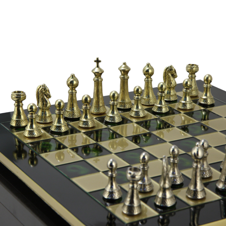 Шахматы на зеленой доске Греко-Романский Период Manopoulos MP-S-33-44-GRE, золотые детали на доске
