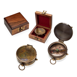 Компас магнитный с картой мира в шкатулке
