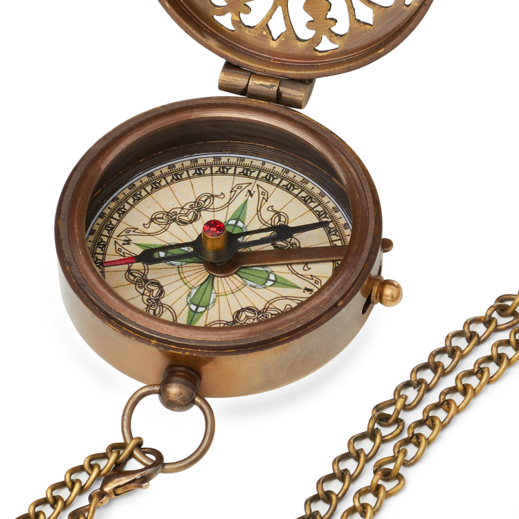 Компас магнитный с цепочкой в кожаном футляре МК-1743, увеличенный вид компаса