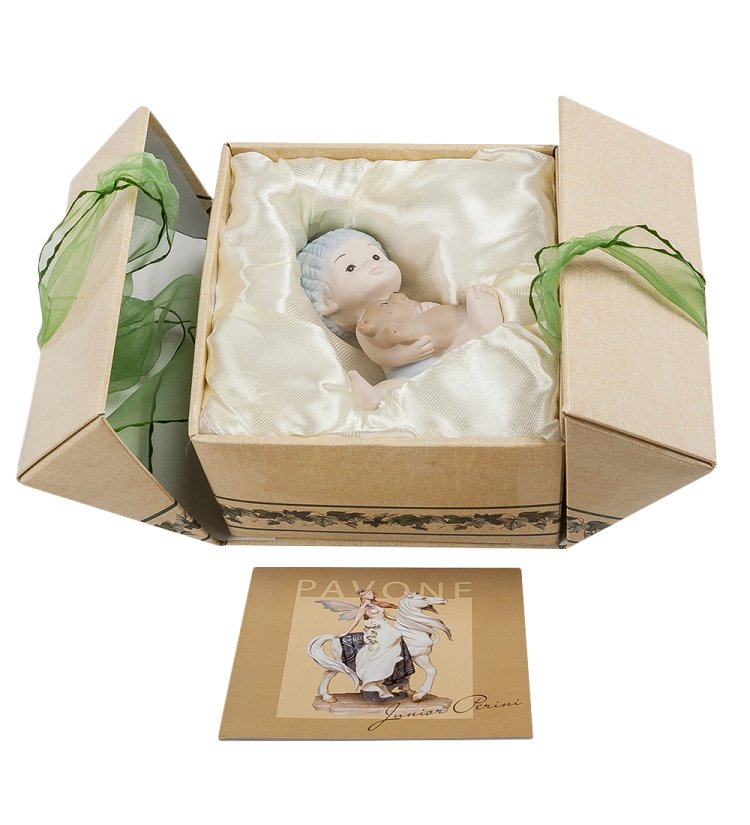 Статуэтка из бисквитного фарфора Мальчик с мишкой Pavone JP-48/ 29, фотография в упаковке