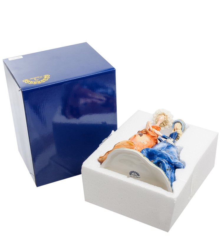 Фигурка из керамики Подруги на прогулке Pavone CMS-22/ 7, фотография в упаковке