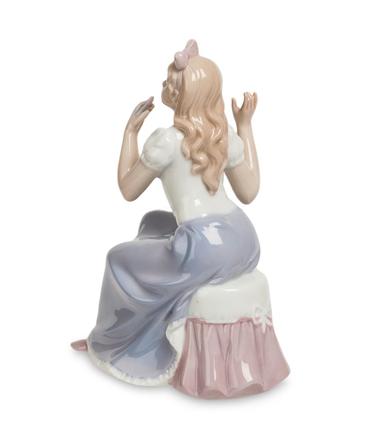 Фарфоровая статуэтка девочки Дамские радости Pavone JP-15/41, фотография со спины