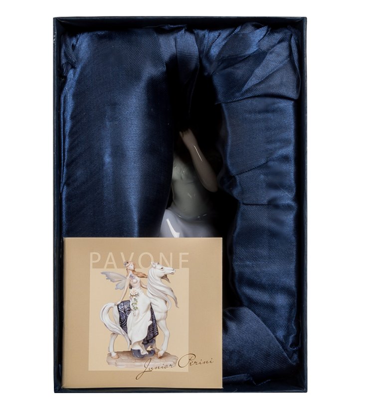 Фарфоровая статуэтка девочки Дамские радости Pavone JP-15/41, фотография в упаковке