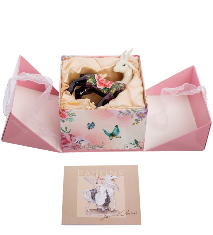 Статуэтка из фарфора Грациозная Коза с красным цветком Pavone JP-71/32, упаковочный вид