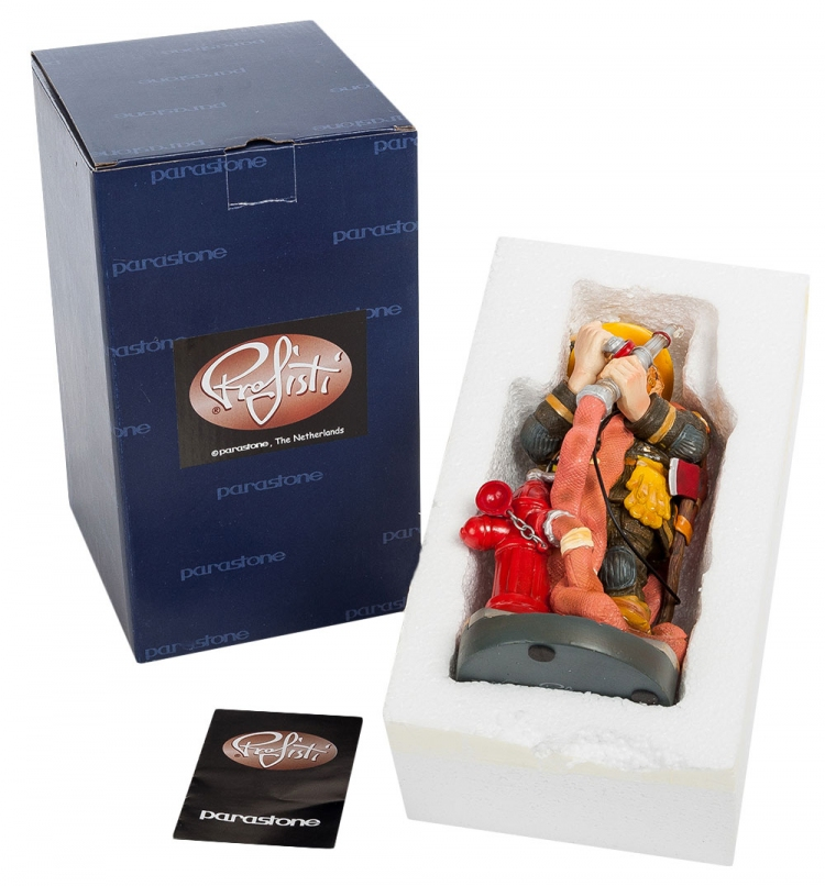 Статуэтка маленькая - Пожарный в деле Parastone PRO-36, упаковочный вид