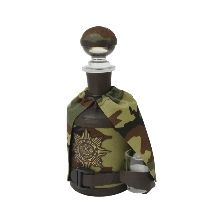 Бутыль для водки с рюмками Господа Офицеры Студия Маро ВП-19