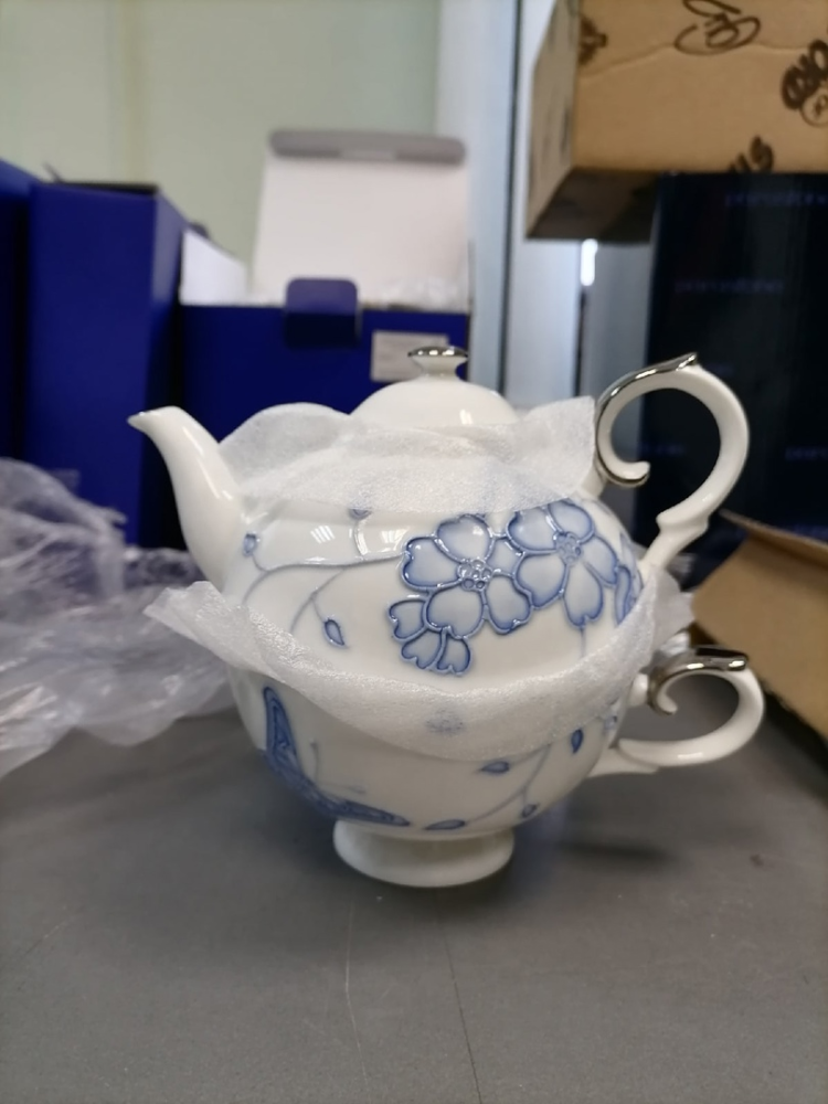 Чайная пара с чайником из фарфора Голубая бабочка, ручная роспись Pavone JS-33, фото со склада упаковочный вид