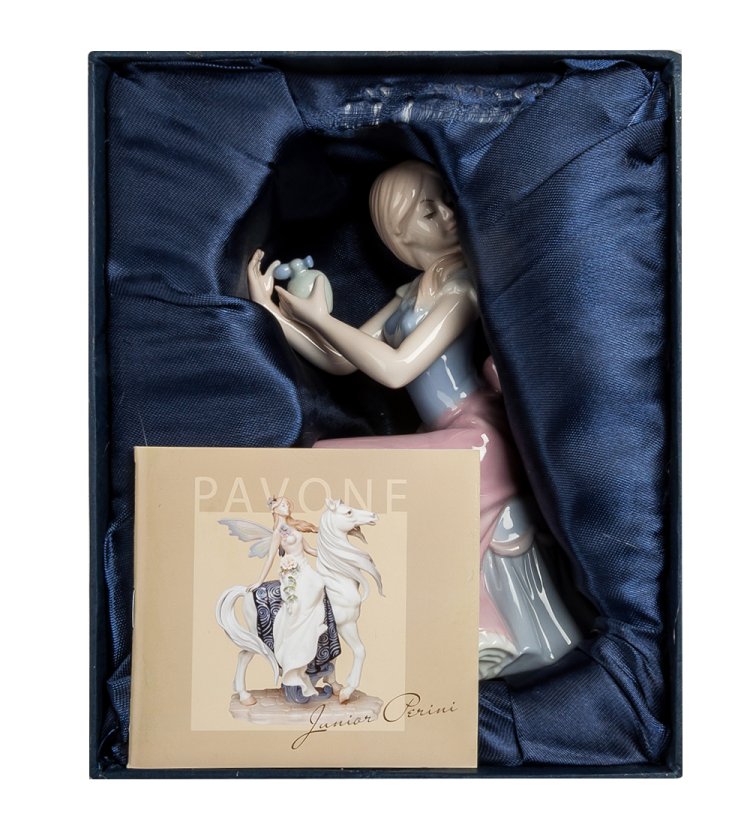 Статуэтка из фарфора Девочки Дамские радости Pavone JP-15/42, фотография в упаковке