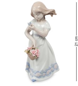 Статуэтка из фарфора Девочка с маленькой корзинкой цветов