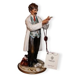 Статуэтка из фарфора Доктор