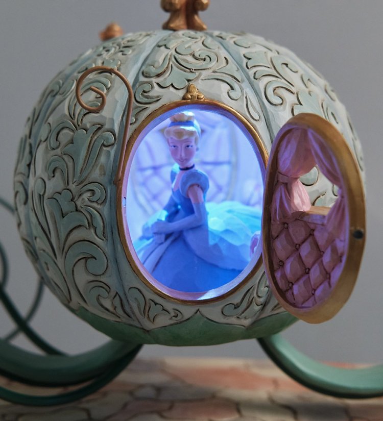 Статуэтка с подсветкой Карета Золушки Disney Traditions, вид подсветки