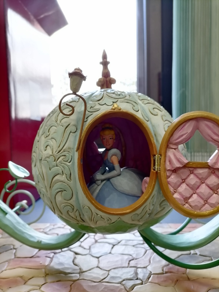 Статуэтка с подсветкой Карета Золушки Disney Traditions, фото со склада внутренний вид