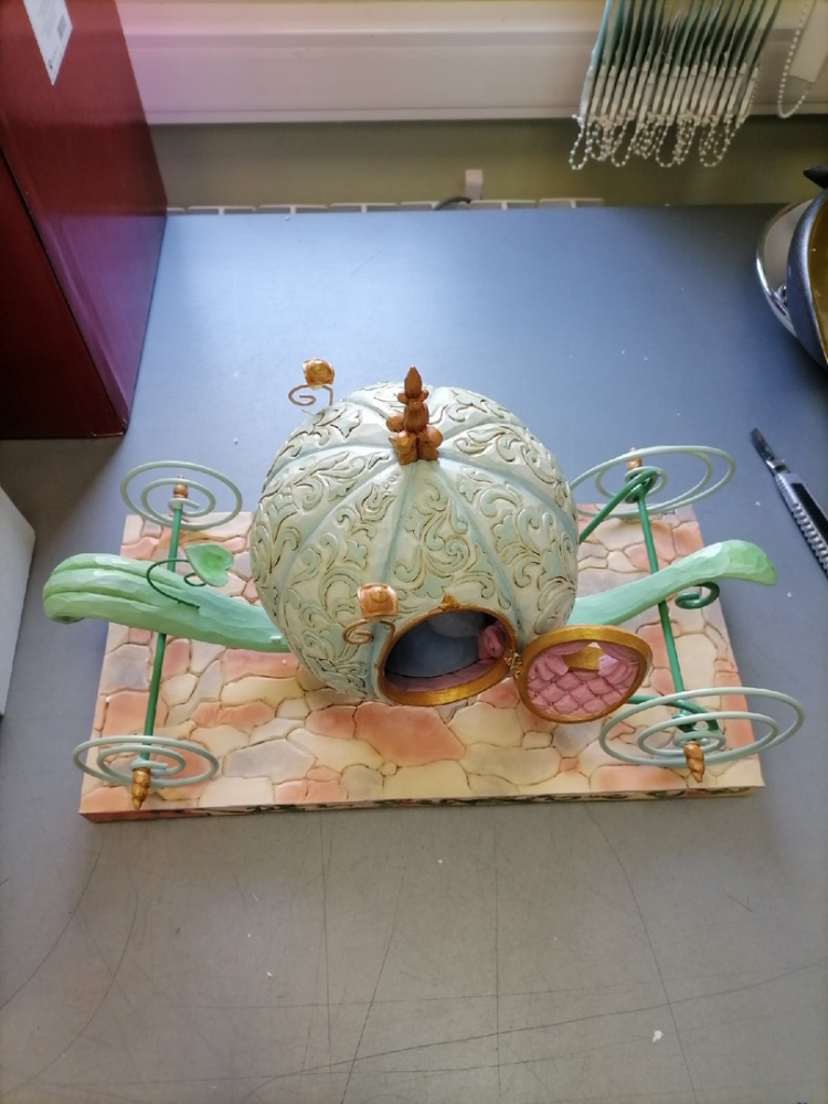 Статуэтка с подсветкой Карета Золушки Disney Traditions, фото со склада вид сверху