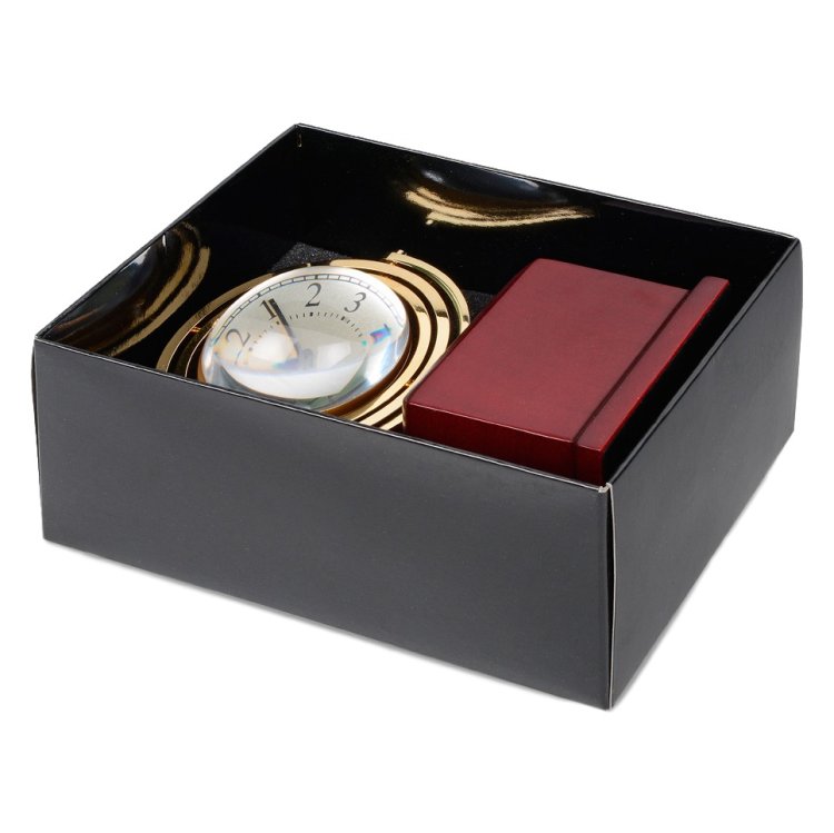 Часы на постаменте