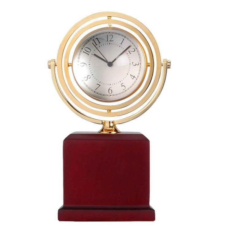 Часы на постаменте