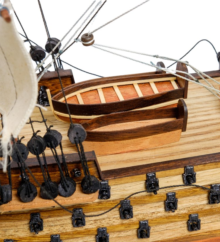 Модель российского линейного корабля Азов 1826 г., фотография шлюпки
