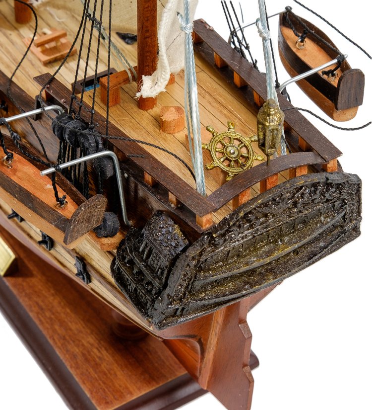 Модель российского линейного корабля Азов 1826 г. фотография задней части