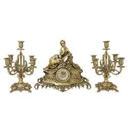 Бронзовые каминные часы с канделяюрами Маленькая Леди