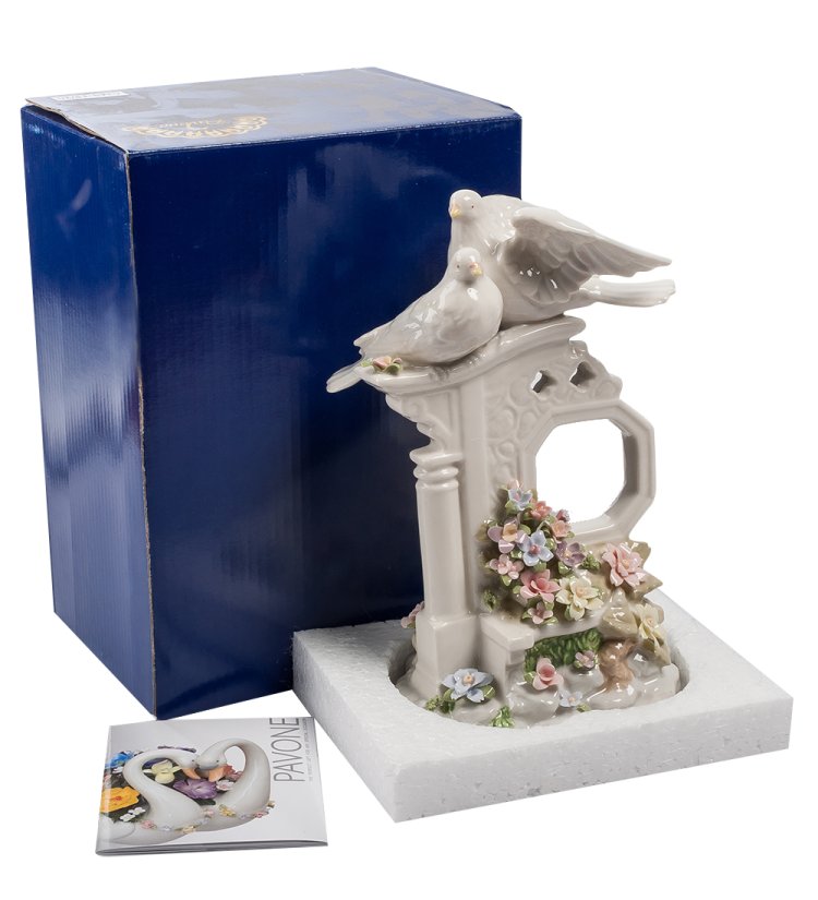 Музыкальная статуэтка из керамики Голуби Pavone CMS-15/20, фотография в упаковке