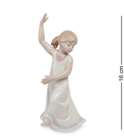 Статуэтка из фарфора Девочка танцует