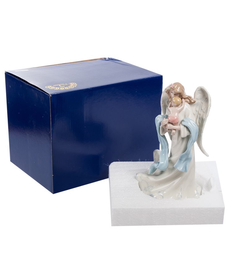 Статуэтка из фарфора Ангел с ребенком на руках Pavone CMS-24/ 1, фотография в упаковке