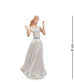 Статуэтка из фарфора Девушка с поднятыми руками