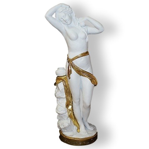 Скульптура из фарфора Дама с губкой
