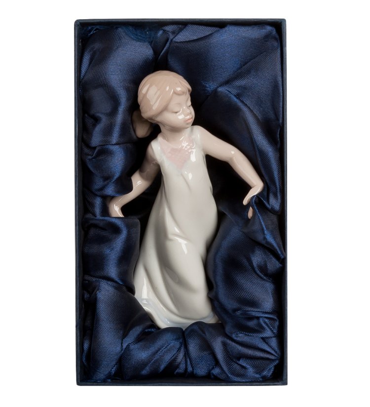 Статуэтка из фарфора Девочка в белом платье танцует Pavone JP-29/ 5, фотография в упаковке