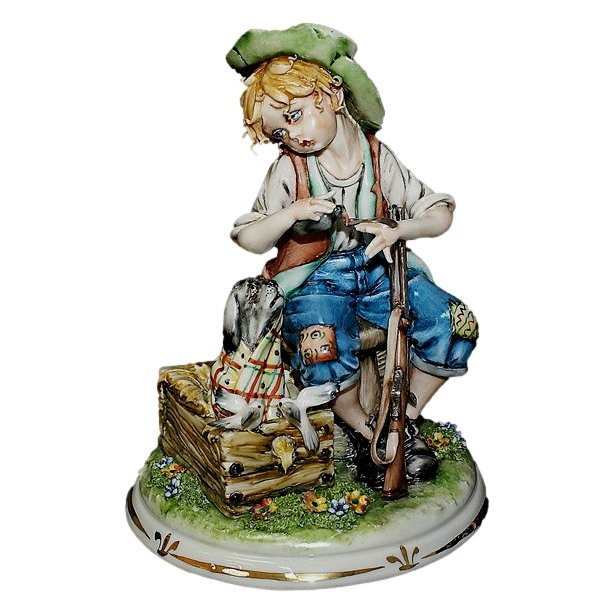Статуэтка из фарфора Мальчик на охоте