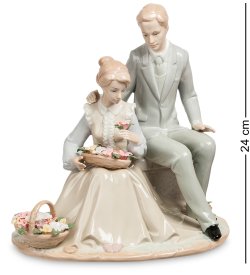 Статуэтка из фарфора пара Цветы для любимой