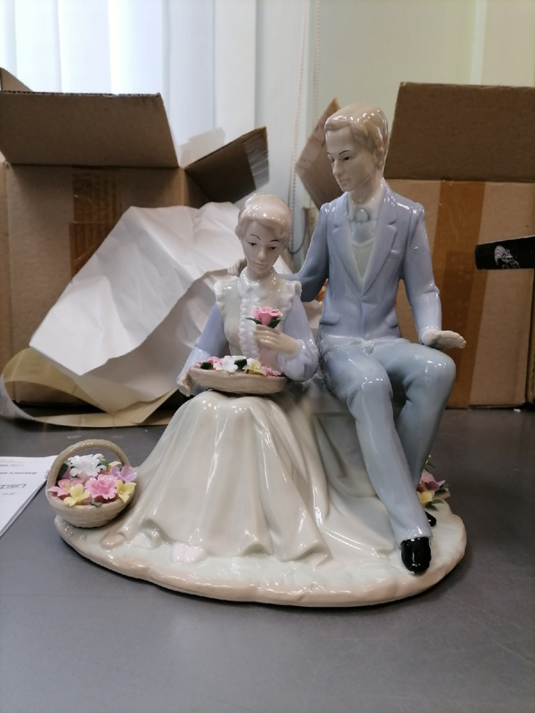 Статуэтка из фарфора пара Цветы для любимой Pavone JP-15/46, фото со склада