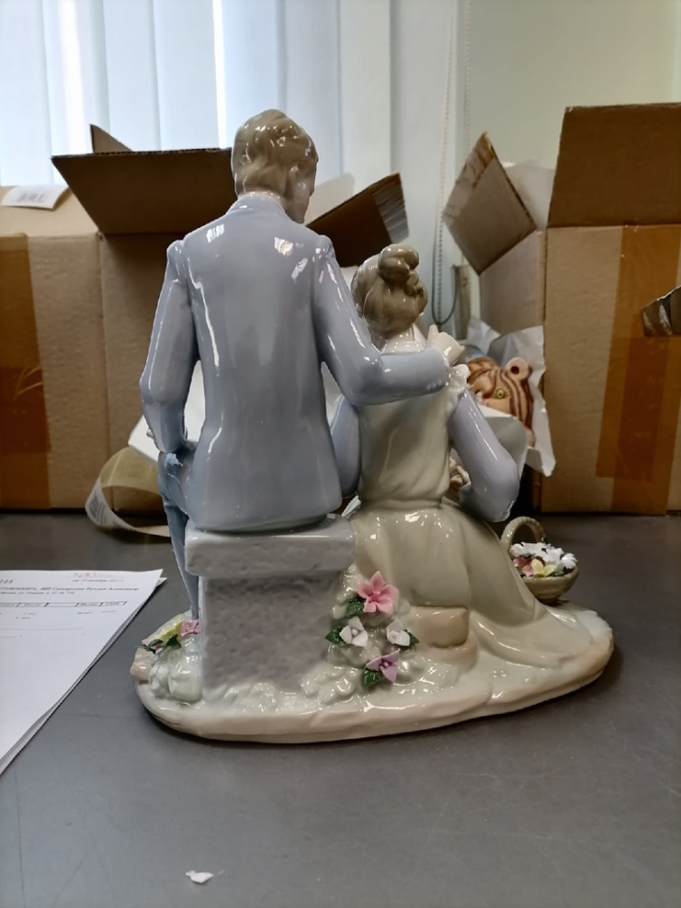Статуэтка из фарфора пара Цветы для любимой Pavone JP-15/46, фото со склада оборотная сторона