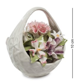 Цветы из керамики в корзине