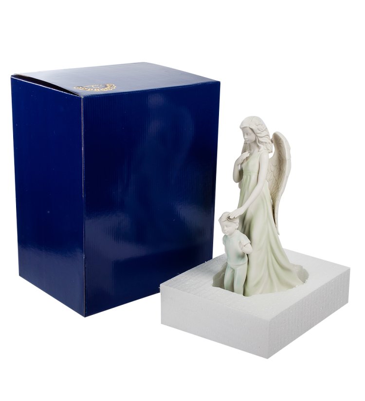 Статуэтка из бисквитного фарфора Ангел и Мальчик Pavone VS- 29, фотография на фоне упаковки