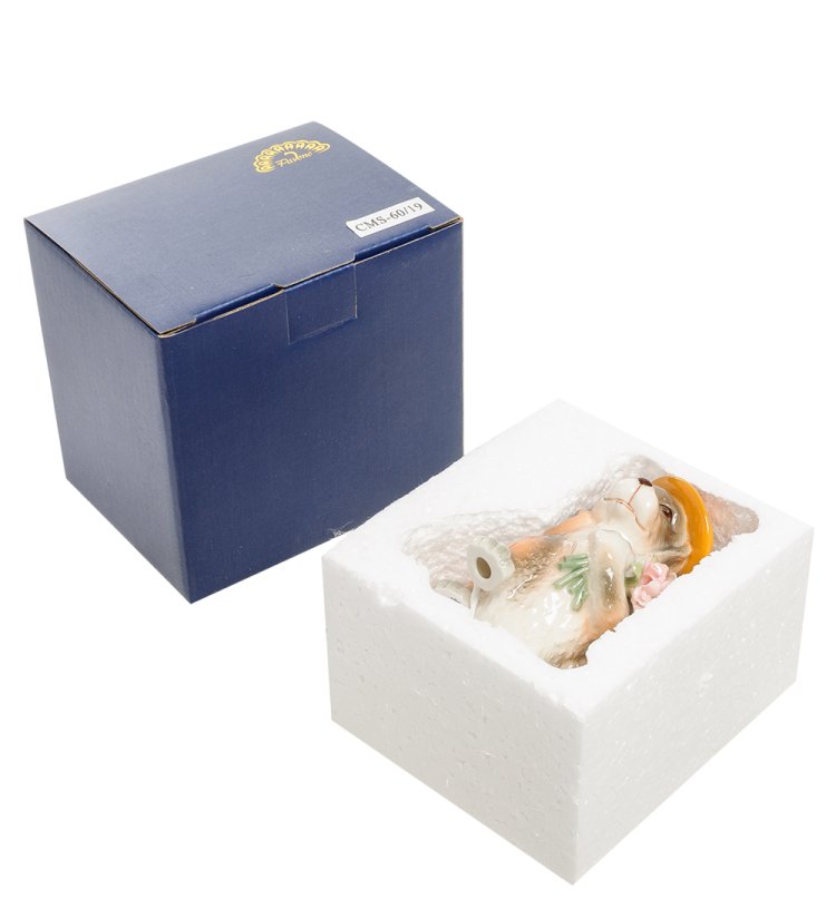 Статуэтка из керамики собачка джентльмен с букетом Pavone CMS-60/19, фотография в упаковке