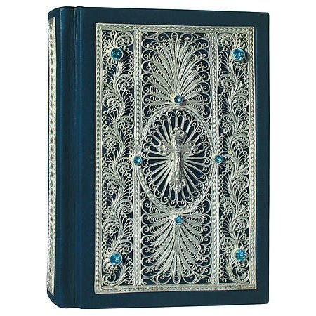 Библия в окладе из филиграни