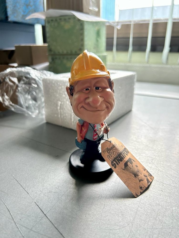 Фигурка-болванчик Инженер The Comical World of Stratford RV-714, фото со склада