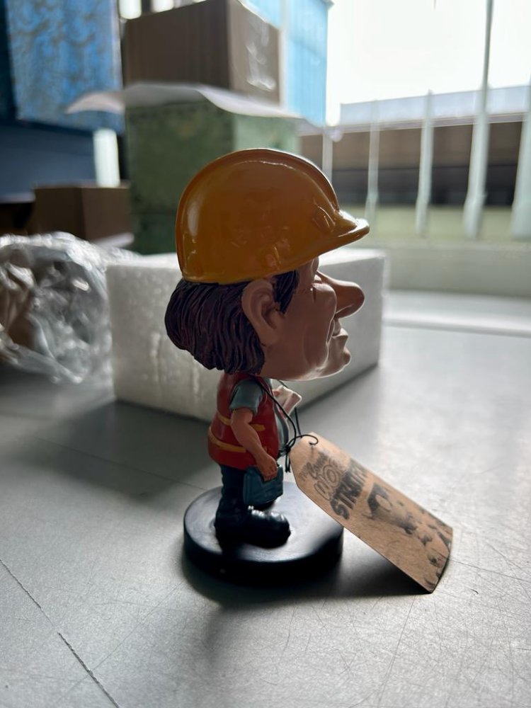 Фигурка-болванчик Инженер The Comical World of Stratford RV-714, фото со склада вид профиль