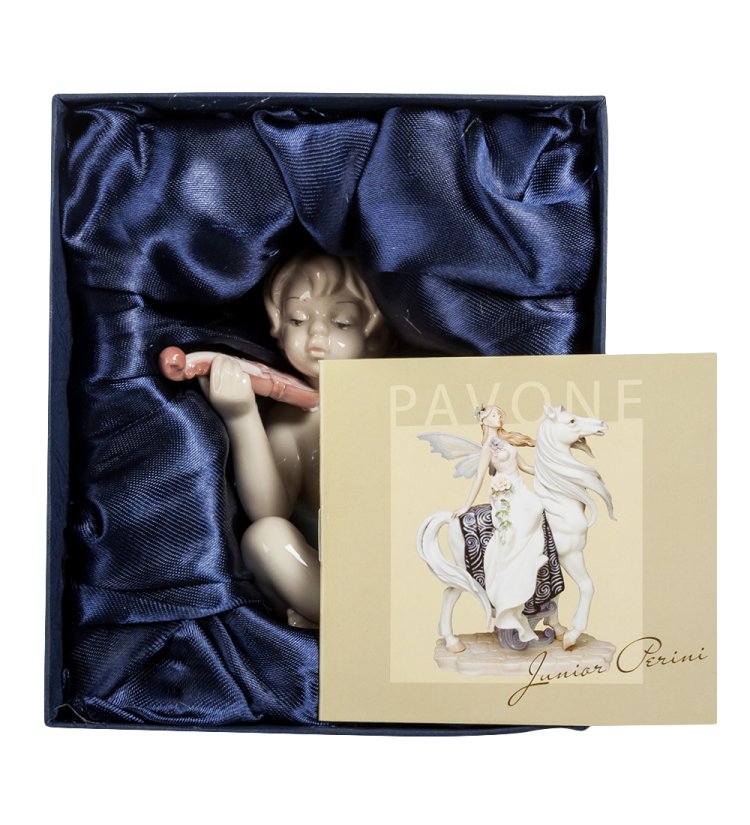 Статуэтка из фарфора Ангелочек музыкант со скрипкой Pavone JP-16/ 8, фотография в упаковке
