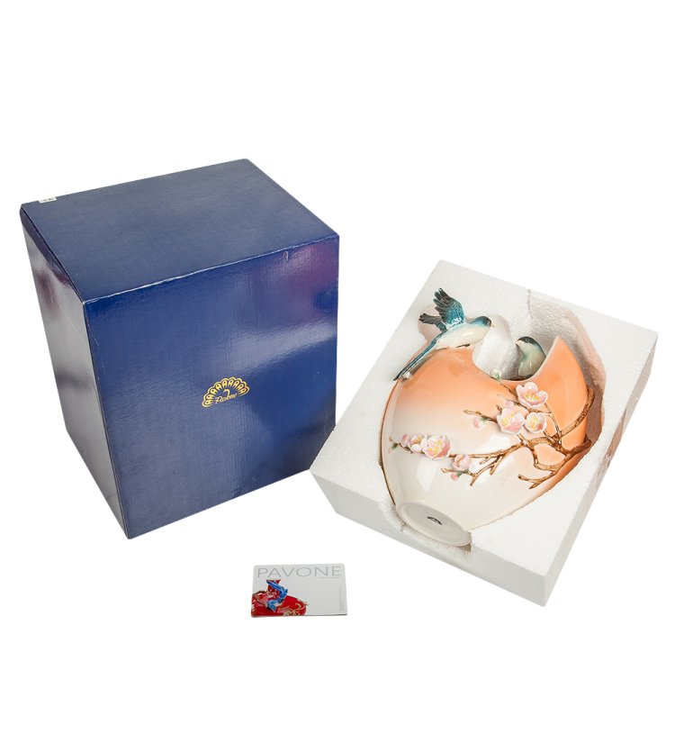 Ваза для цветов из фарфора Мелодия Любви Pavone FM-15, фотография в упаковке