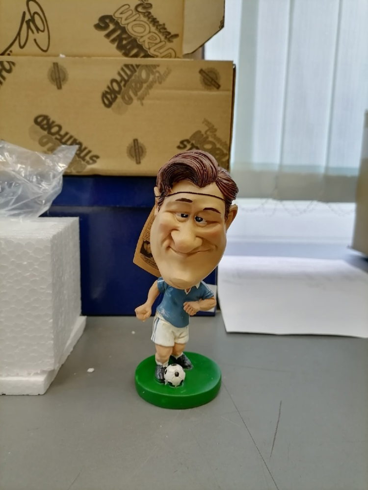 Фигурка-болванчик Футболист The Comical World of Stratford RV-685, фото со склада портретный вид