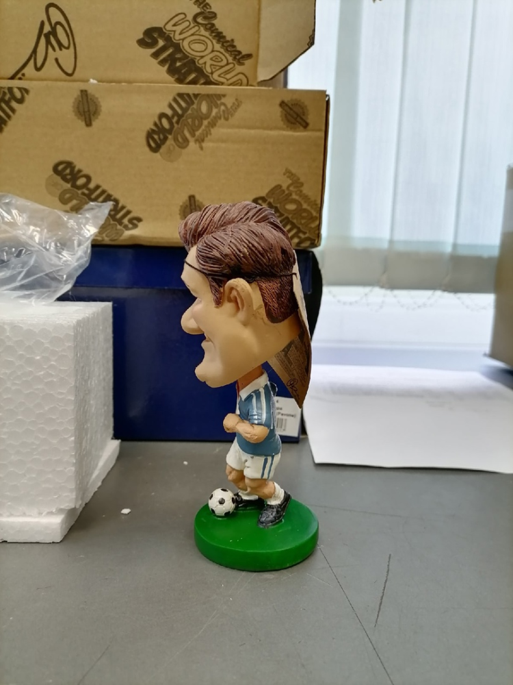 Фигурка-болванчик Футболист The Comical World of Stratford RV-685, фото со склада вид профиль