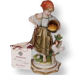 Статуэтка из фарфора Деревенская девочка