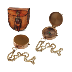 Сувенирный компас в кожаном футляре