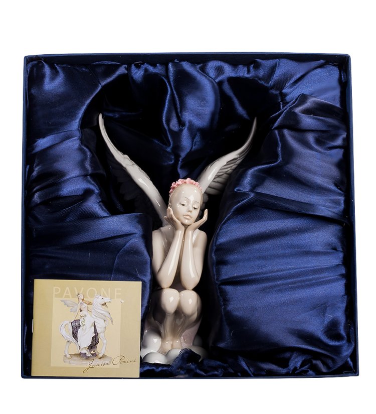 Статуэтка из фарфора Девушка Ангел с поднятыми крыльями Pavone JP-10 /13, фотография в упаковке