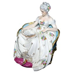 Статуэтка из фарфора Дама в кресле с книгой