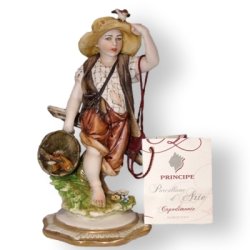 Статуэтка из фарфора Деревенский мальчик