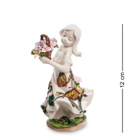 Статуэтка из фарфора Девочка с корзиной цветов
