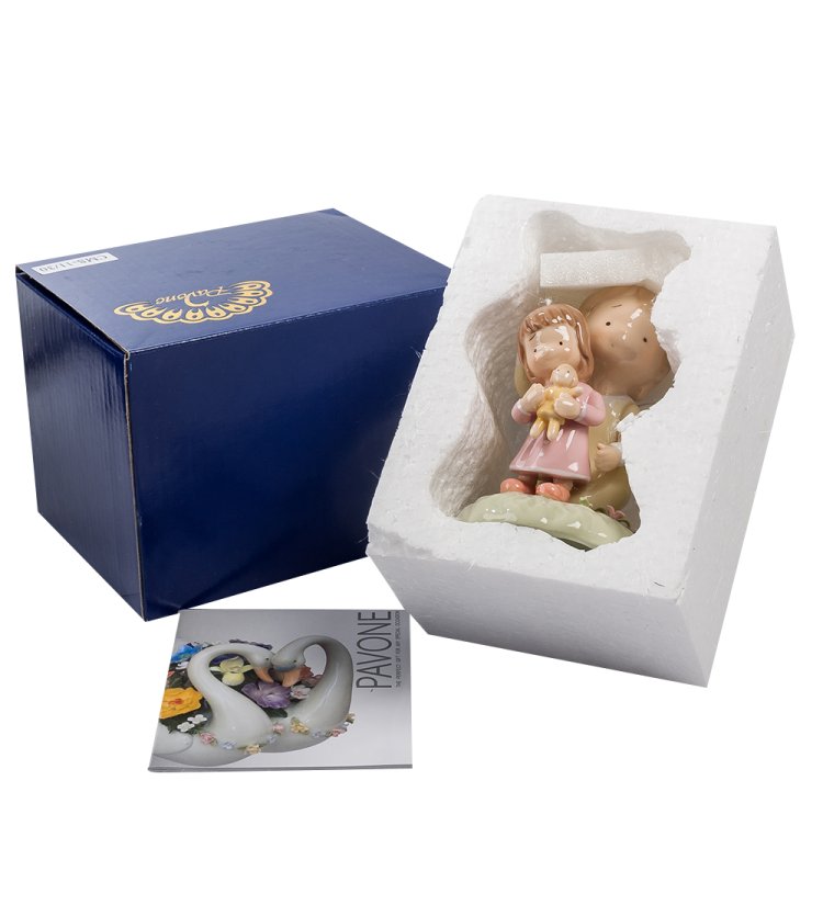 Статуэтка из фарфора Ангелочек девочка с куклой Pavone CMS-11/30, фотография упаковки