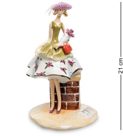 Статуэтка Девушка с сумочкой и букетом цветов